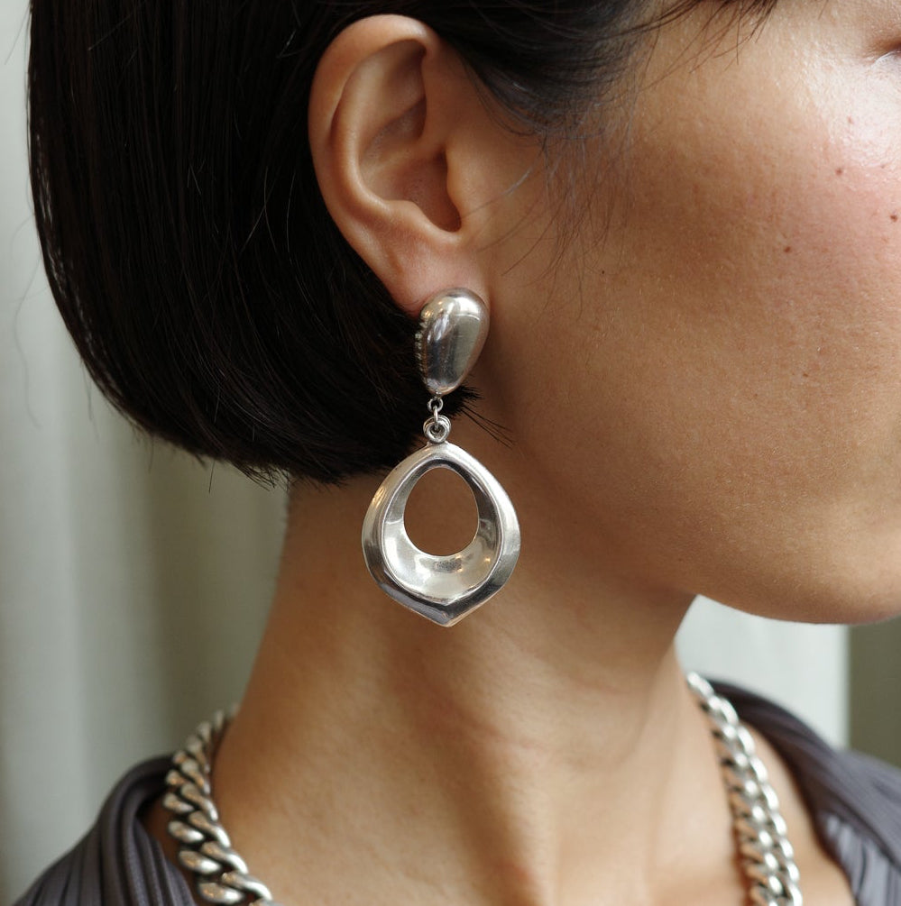Modernist open studs