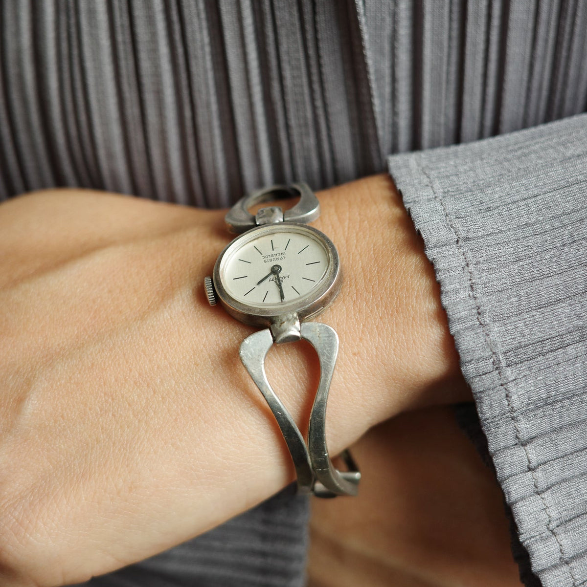 1960s butterfly band watch
