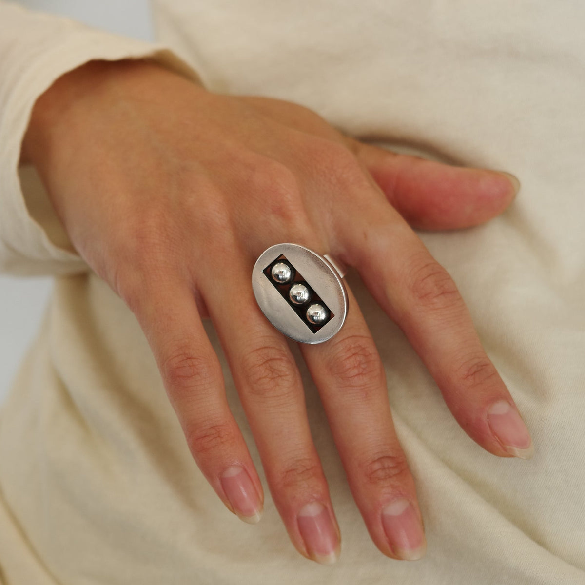 Brutalist oval ring