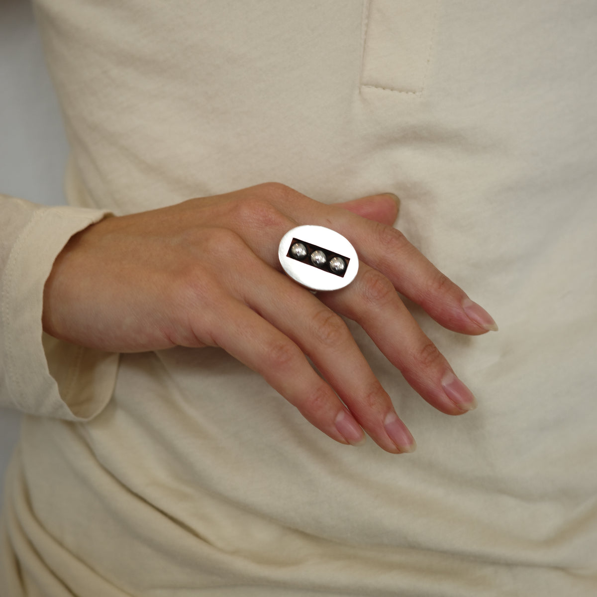 Brutalist oval ring