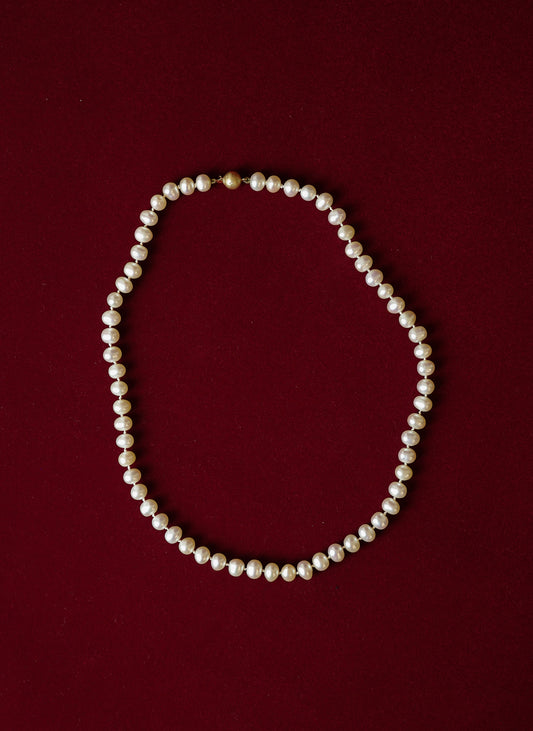 Pearl necklace with gold clasp