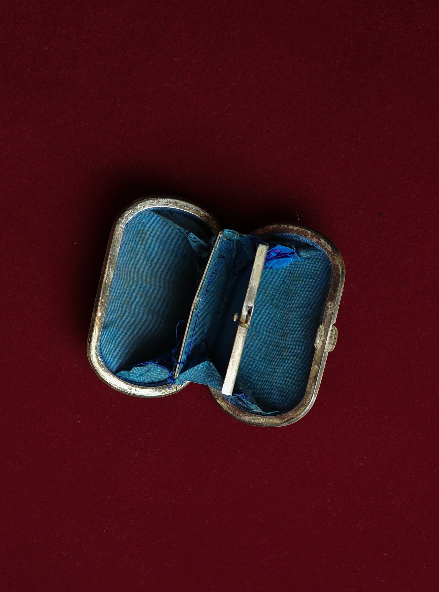 Mother-of-Pearl Coin Purse (ca. 1900–1930)