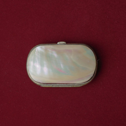 Mother-of-Pearl Coin Purse (ca. 1900–1930)