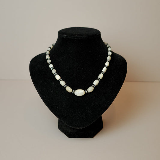 Art Deco mother pearl necklace
