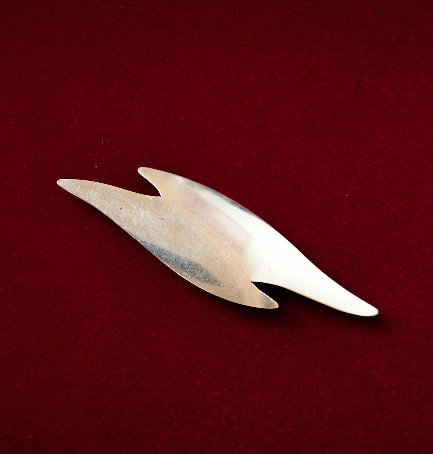 Lightning modernist brooch