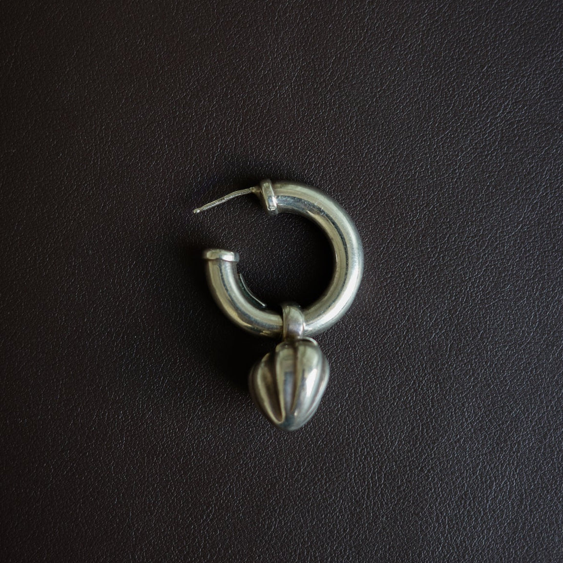 Single hoop earring