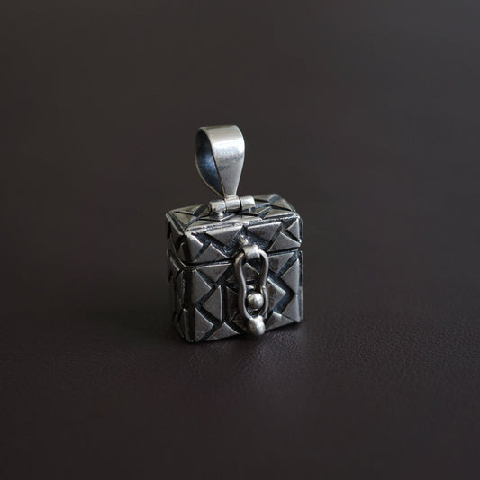 Secret box pendant