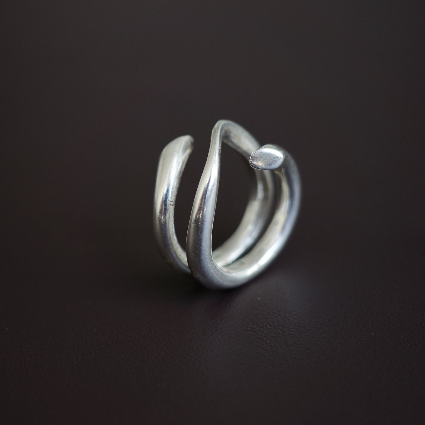 Twirl modernist ring