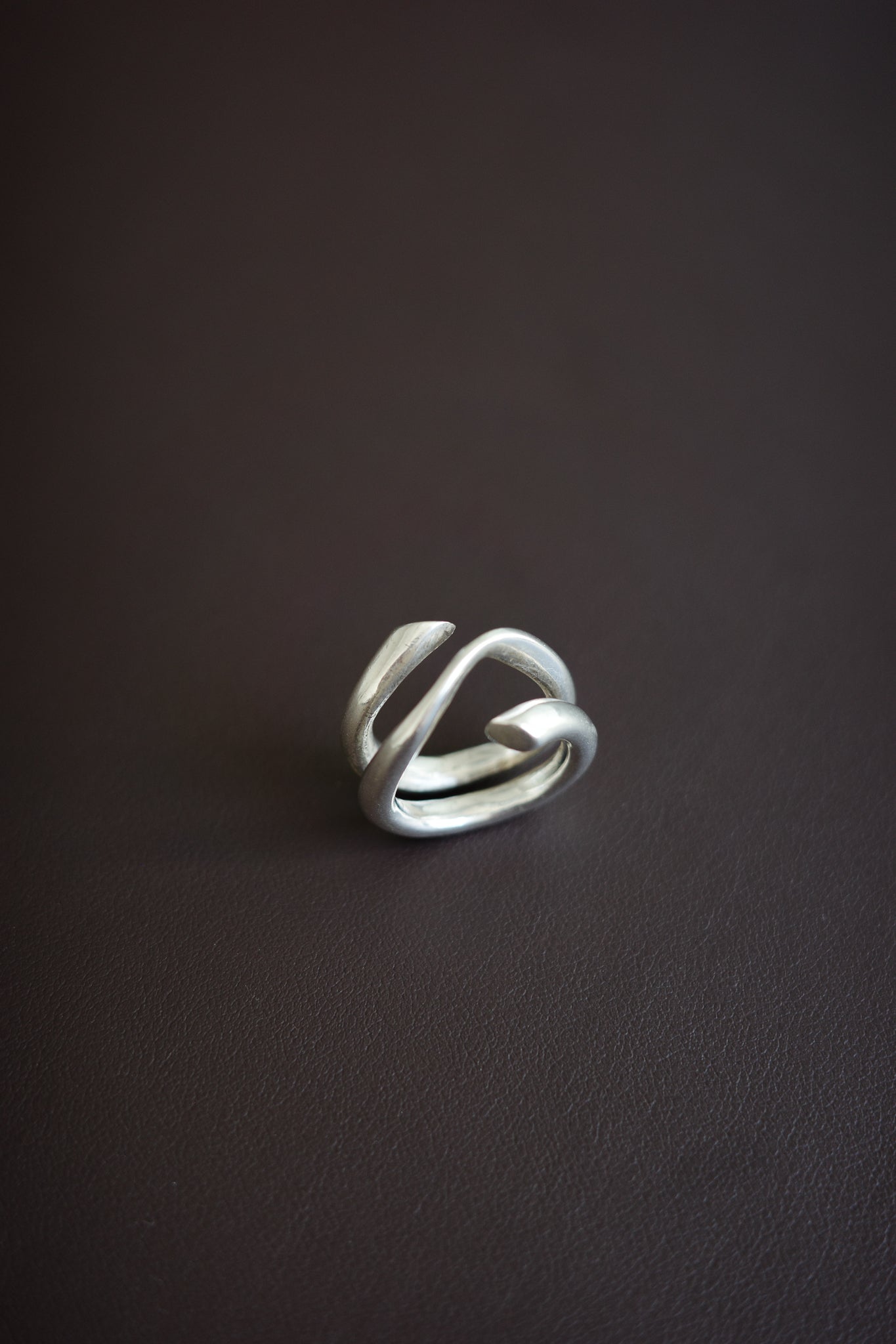 Twirl modernist ring