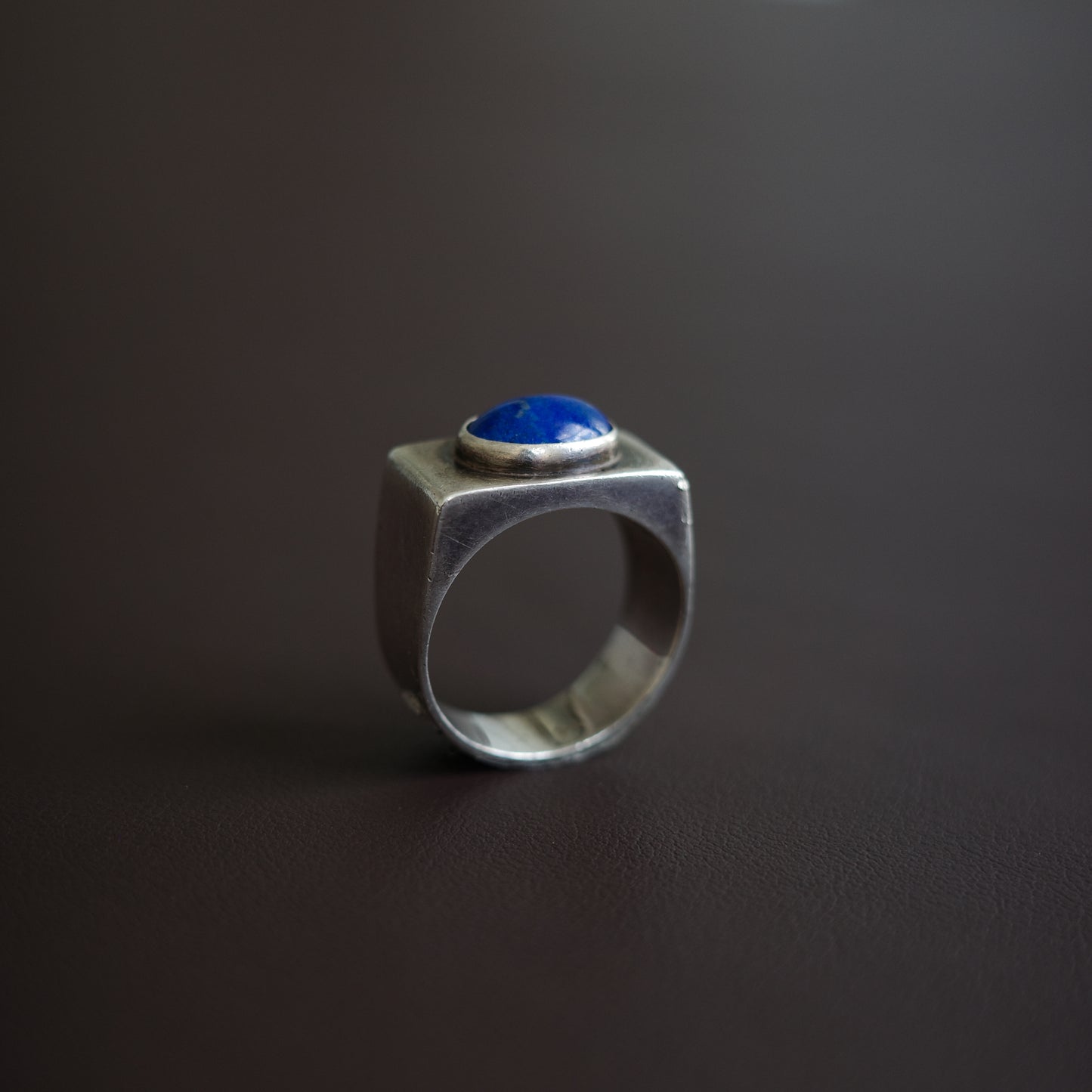 Sharp rectangle band ring