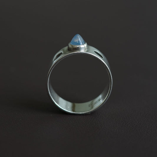 Snow quartz ring by Elis Kauppi