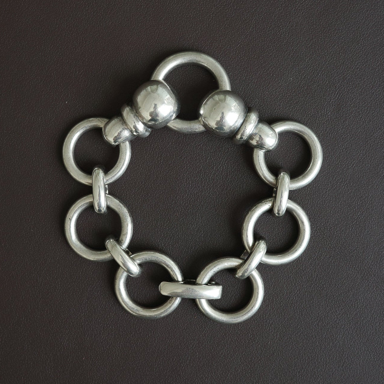 Heavy-weight hoop link bracelet