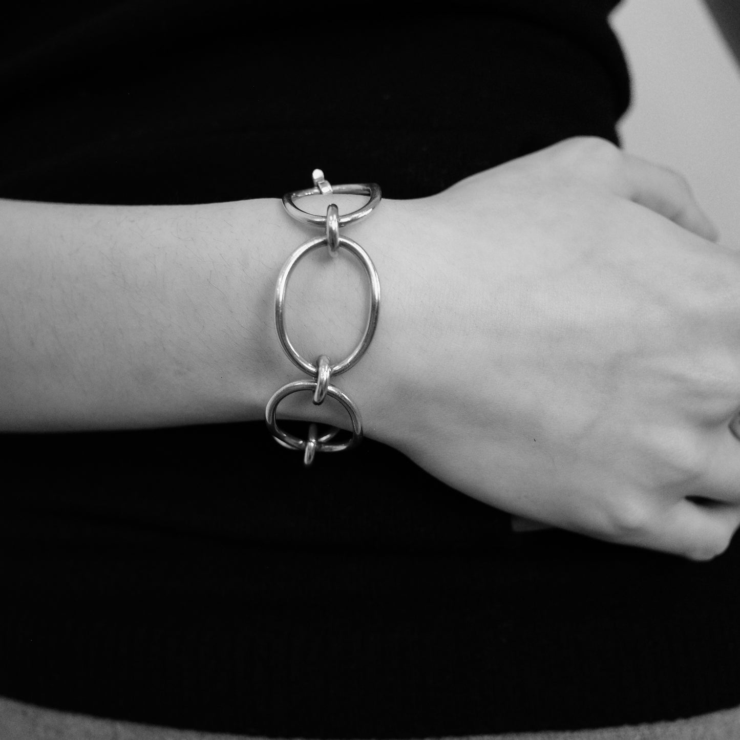 Slim oval-link bracelet