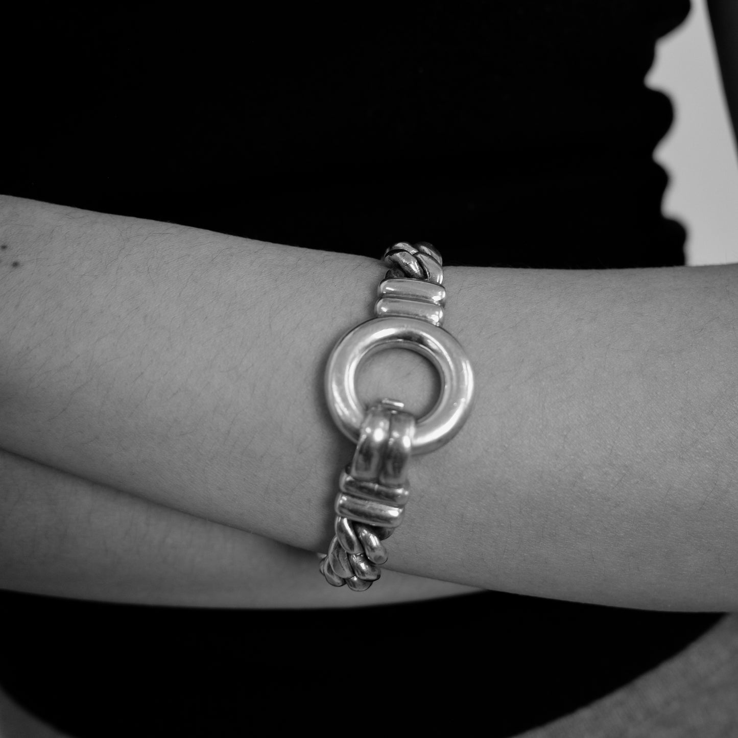 Curb link bracelet with integrated loop closure