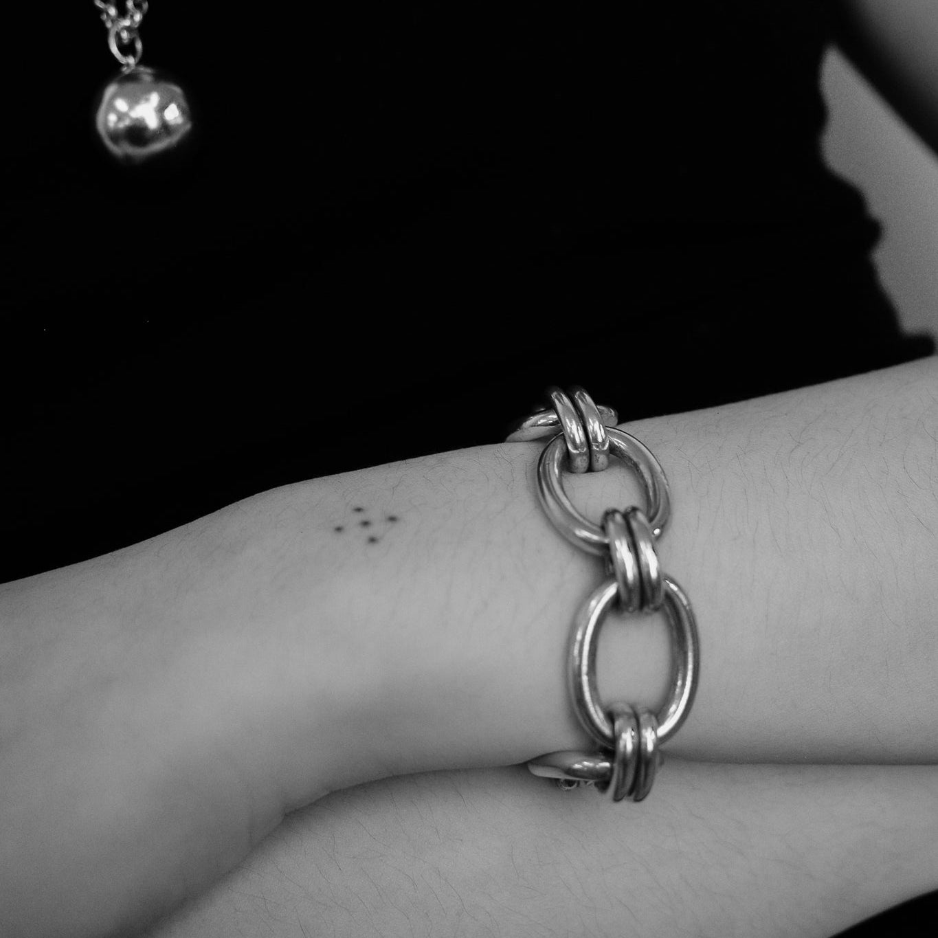 Solid oval link bracelet