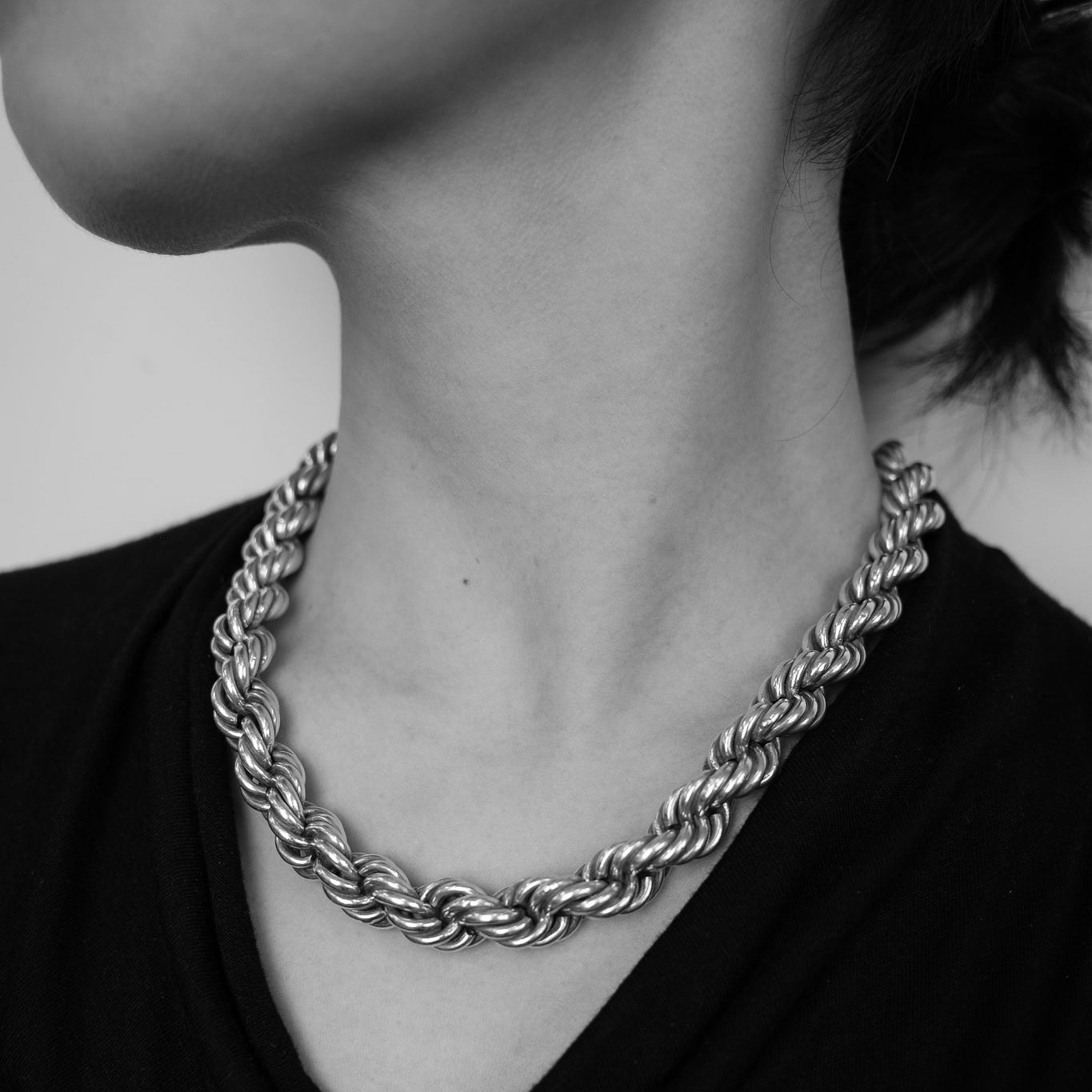 Heavy rope link neck piece