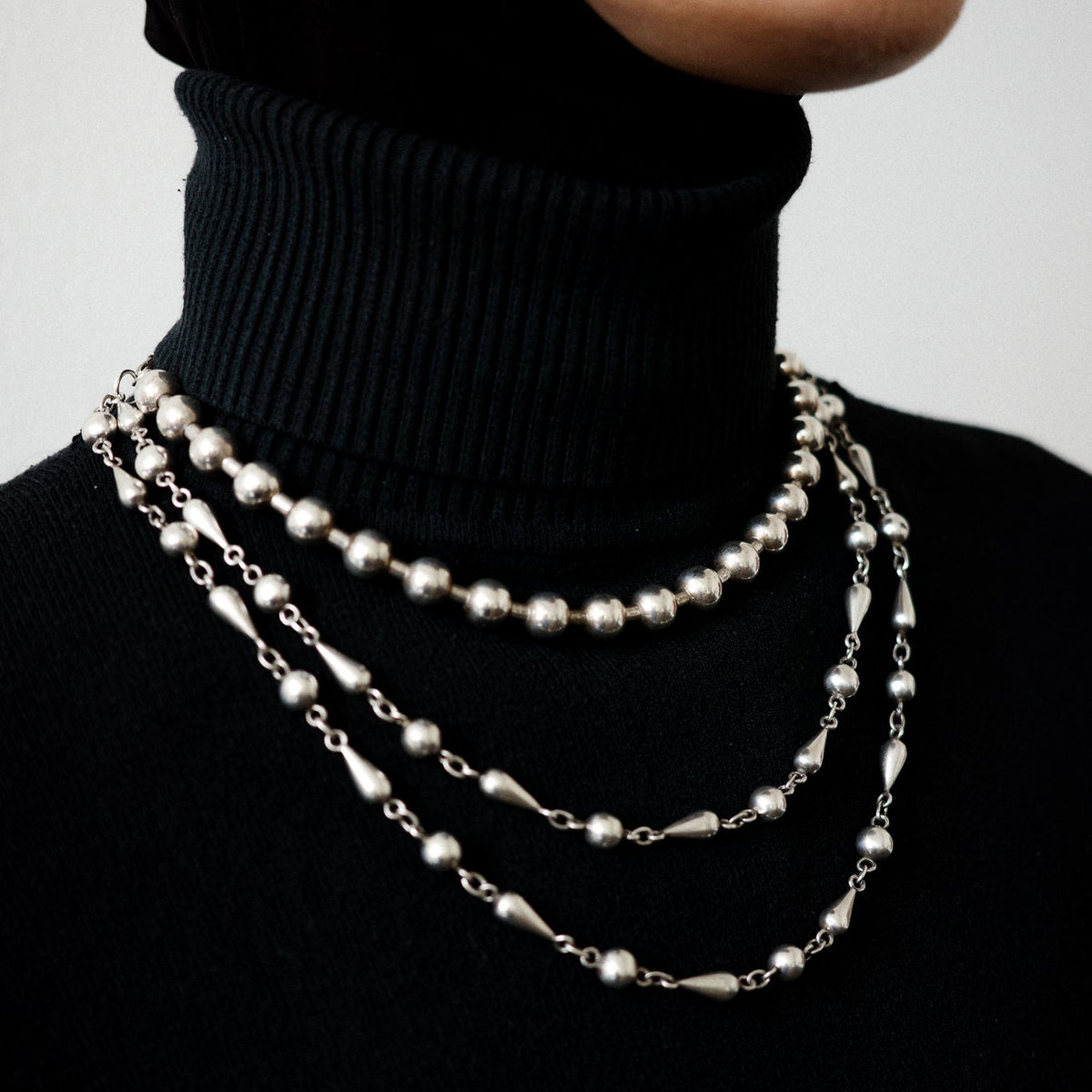 Post-modern beaded long chain