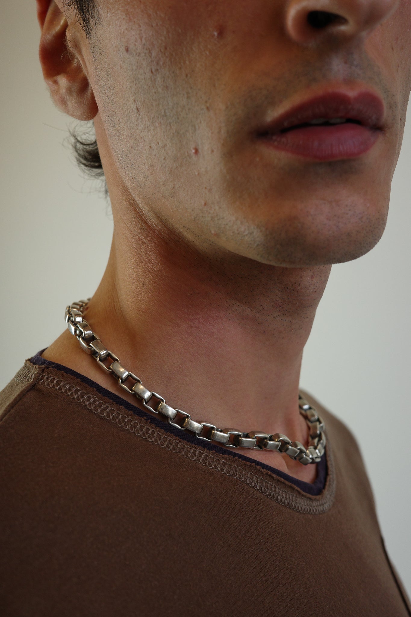 Solid, chunky box chain link necklace with seamless closure clasp