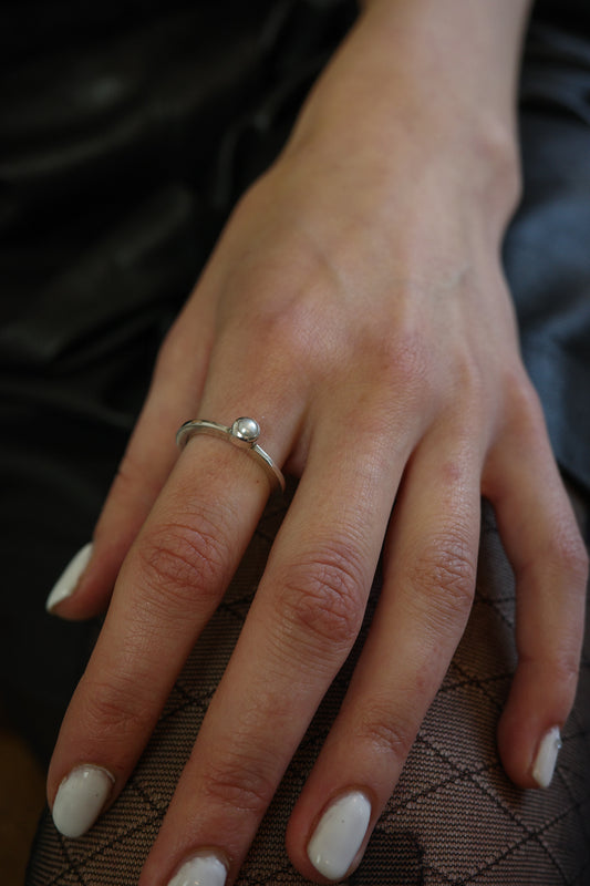 Flat baby pearl ring