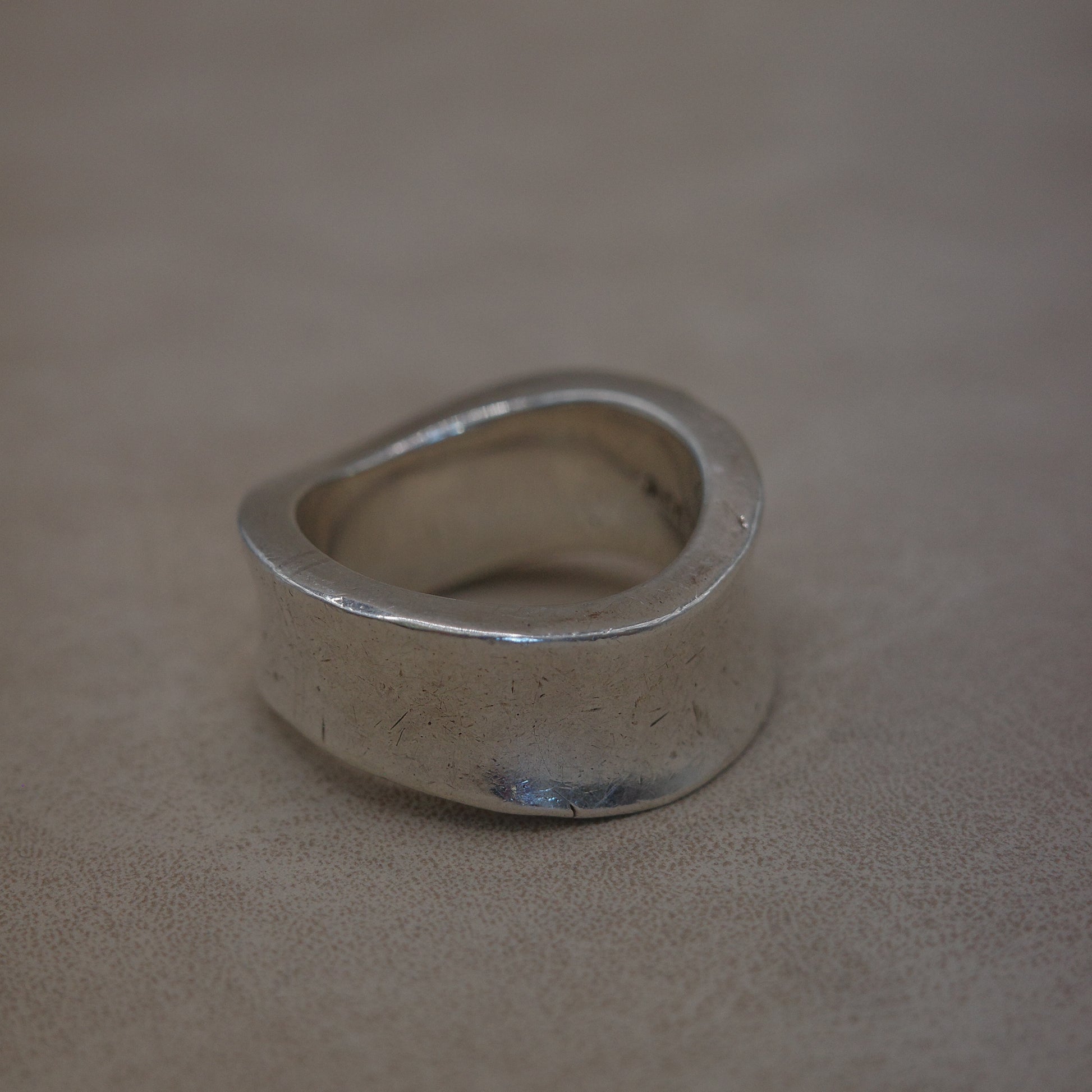 Solid wave band ring with sharp edges