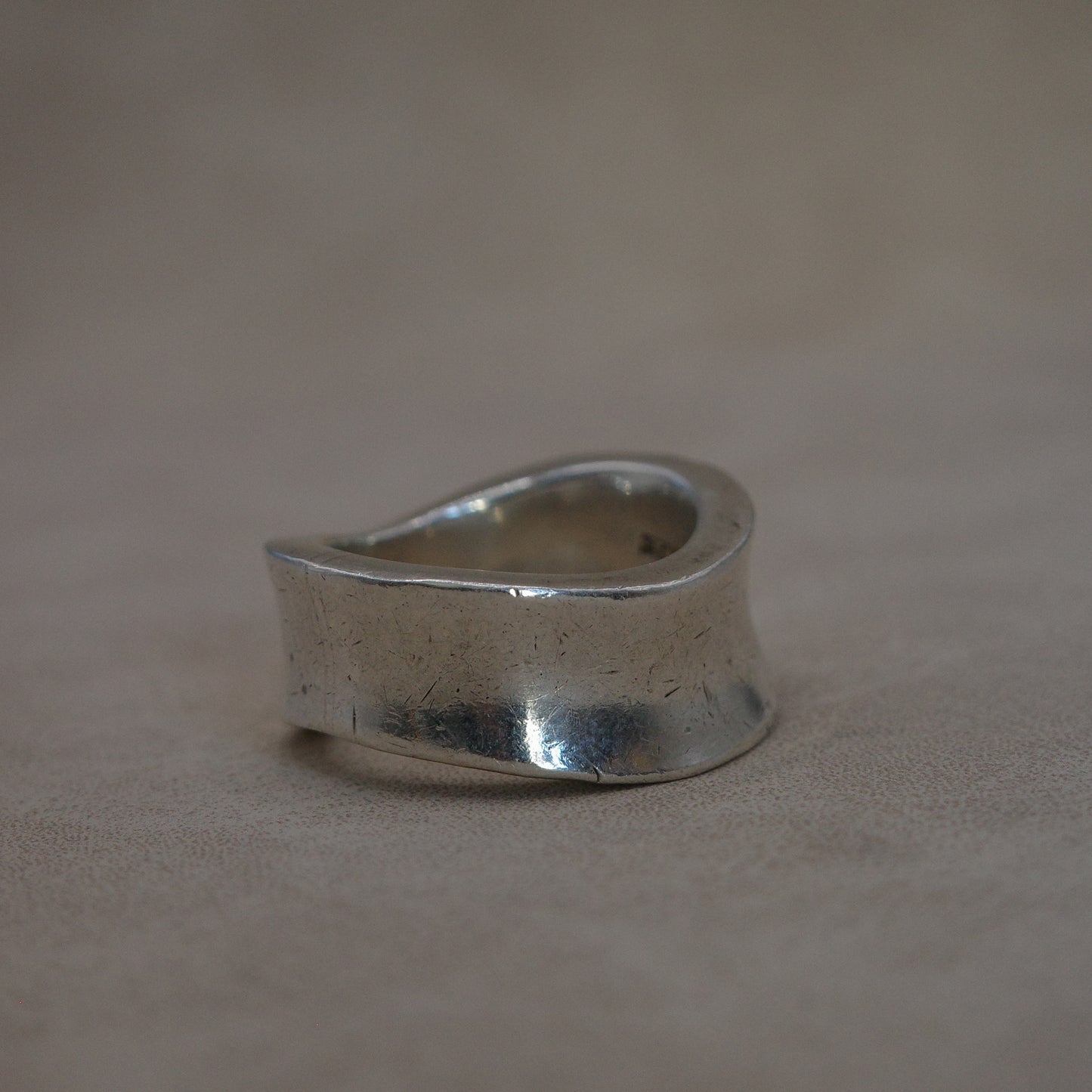 Solid wave band ring with sharp edges