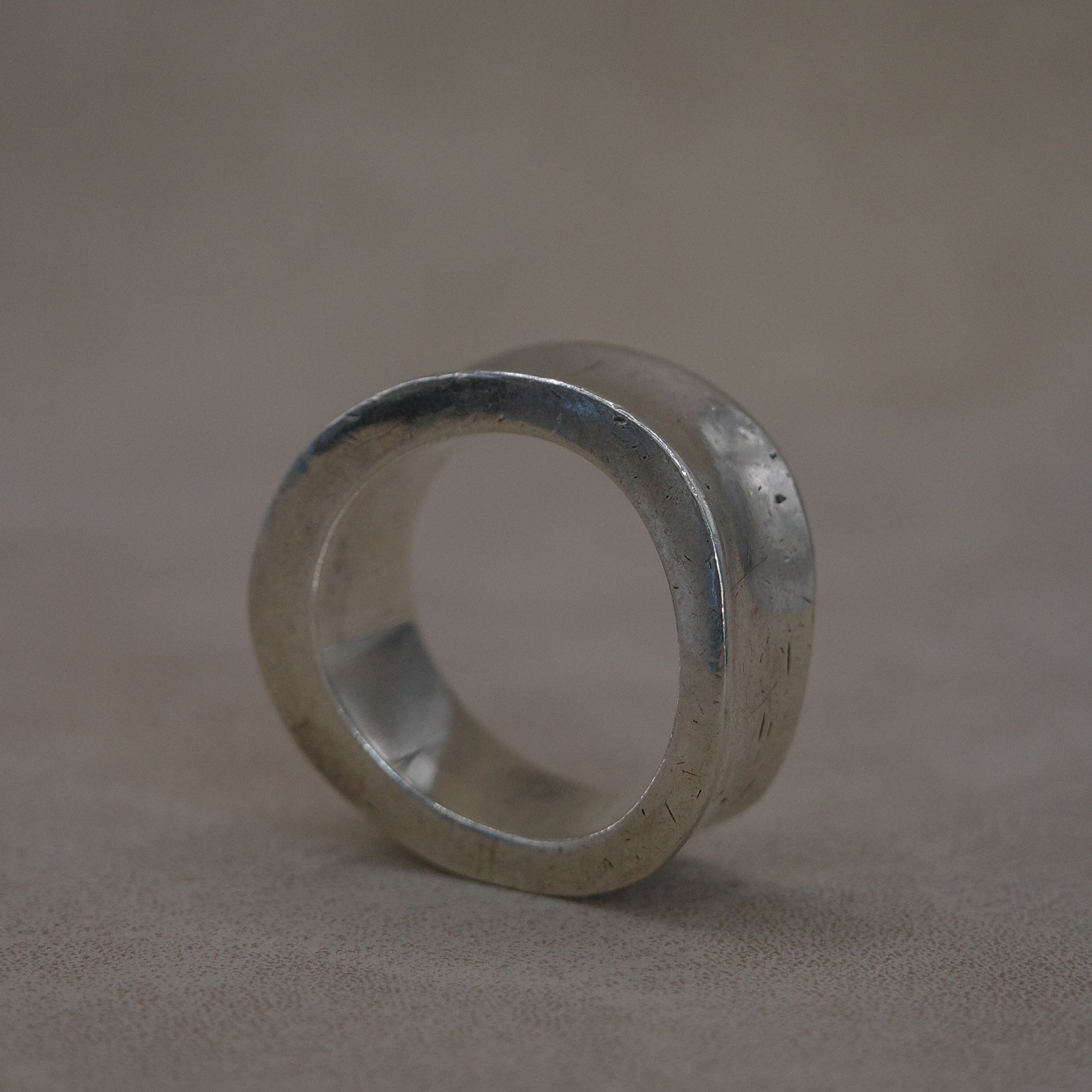 Solid wave band ring with sharp edges