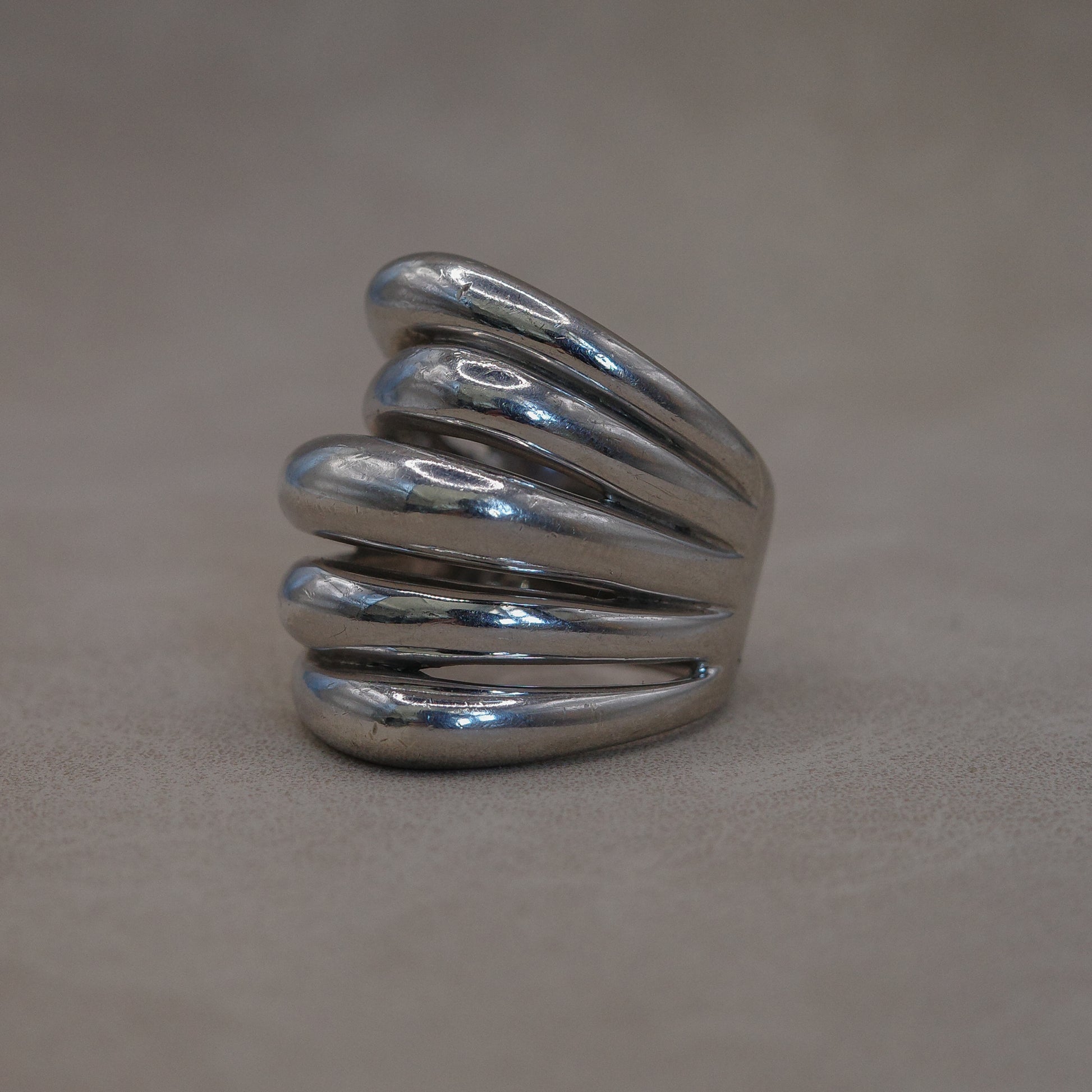 Heavy weight five ribbed stacked ring