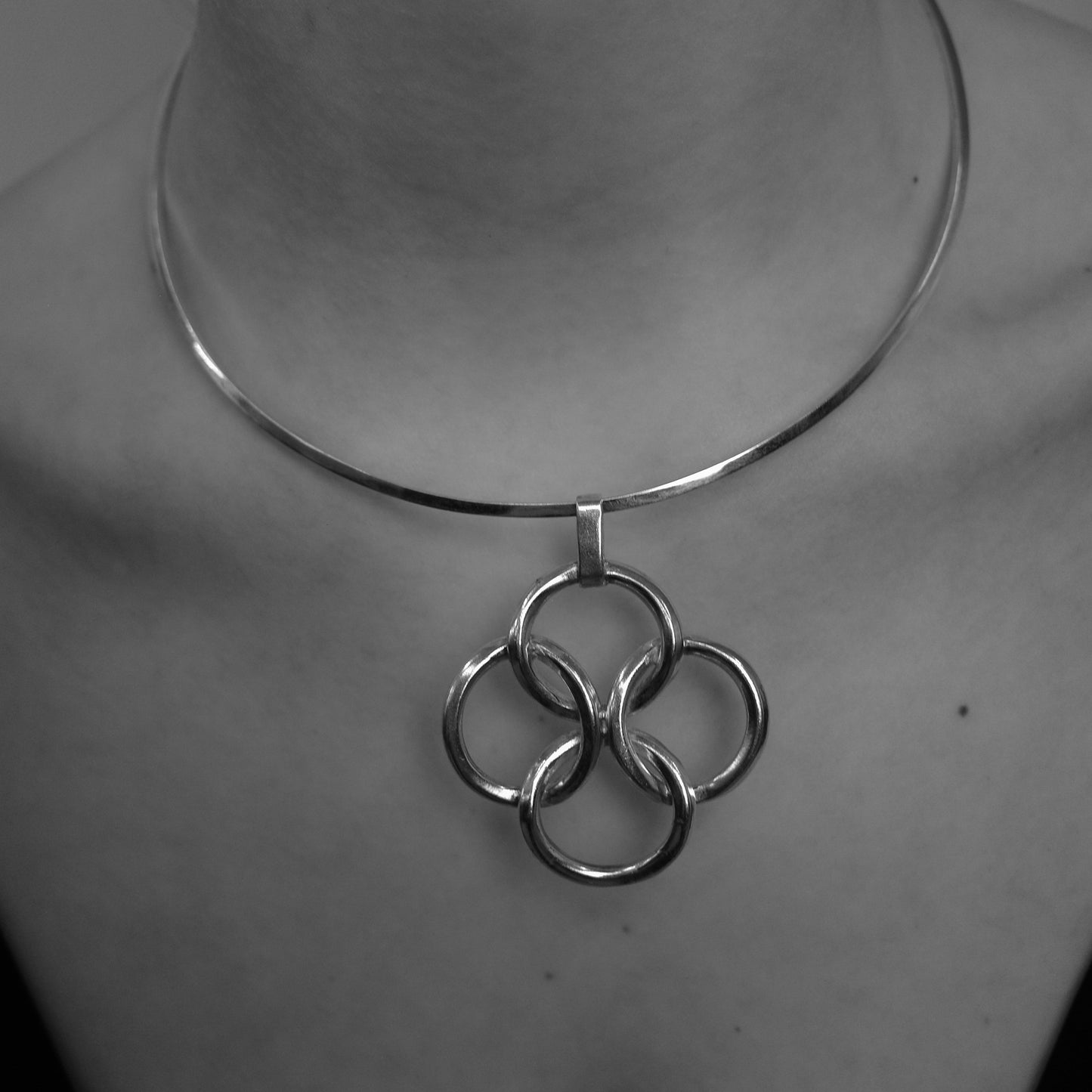 Danish loop pendant