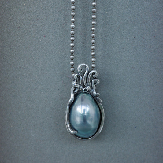 Art Nouveau osmena shell pendant-brooch
