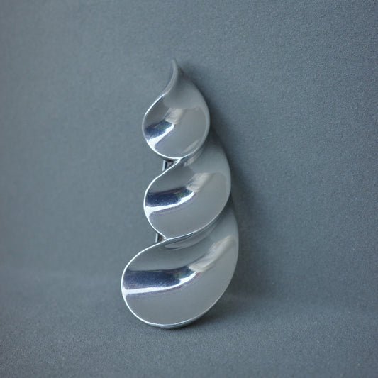 Shell brooch by Alen Dione