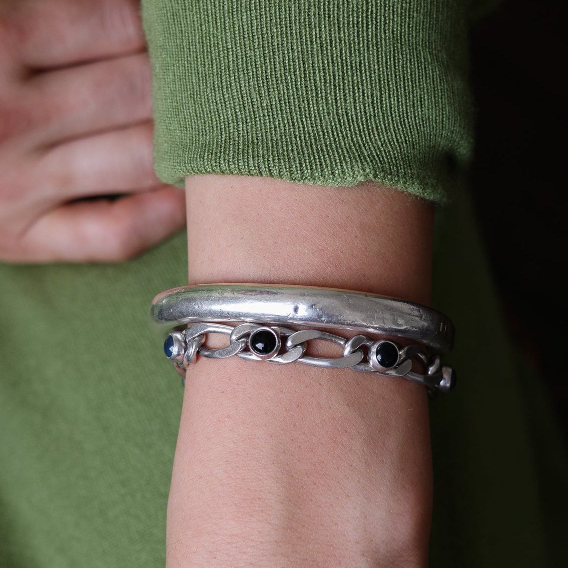 Figaro link bracelet with onyx settings