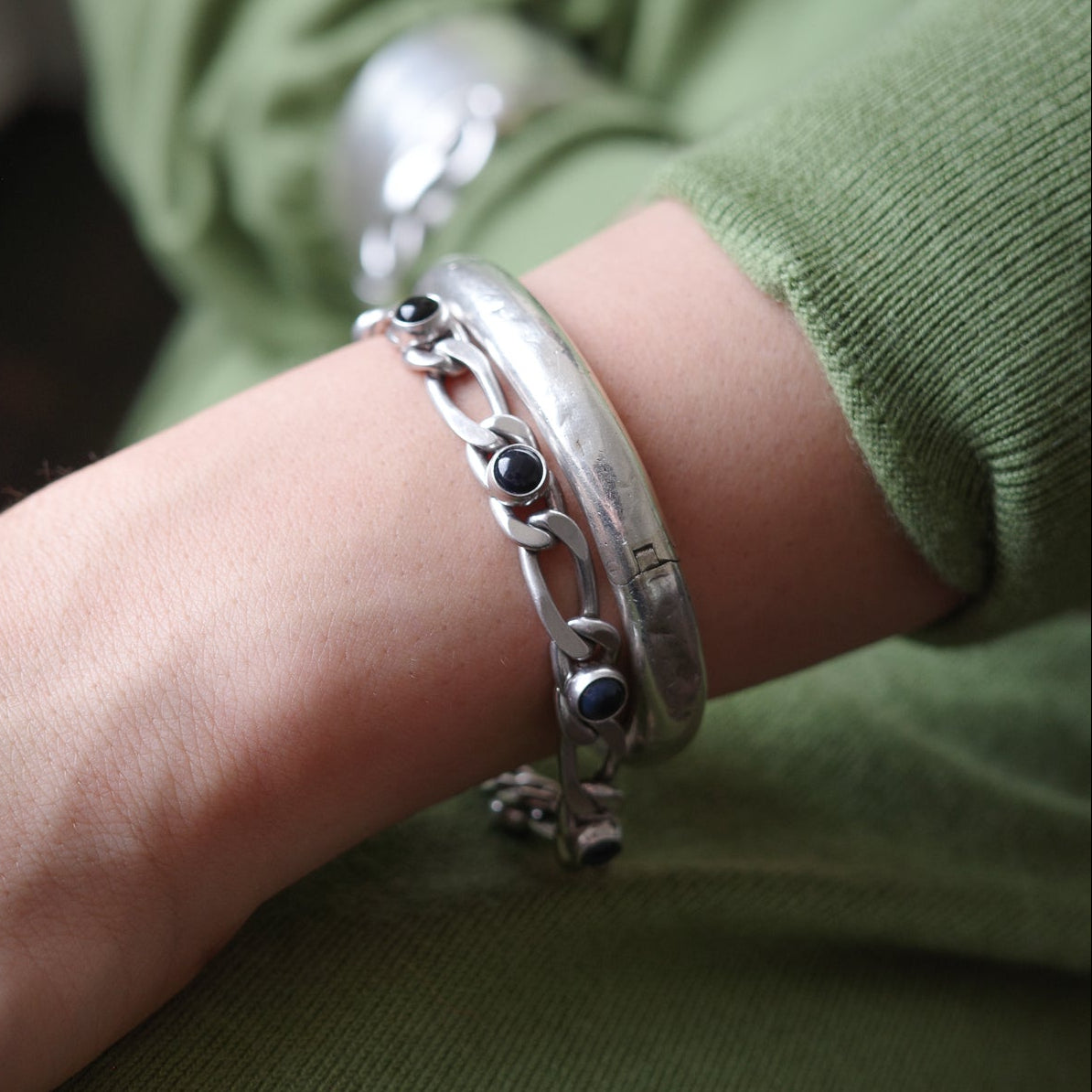 Figaro link bracelet with onyx settings