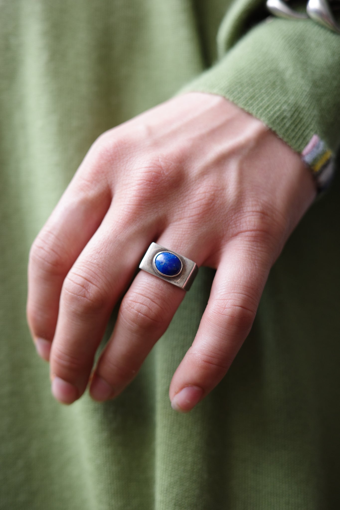 Sharp rectangle band ring