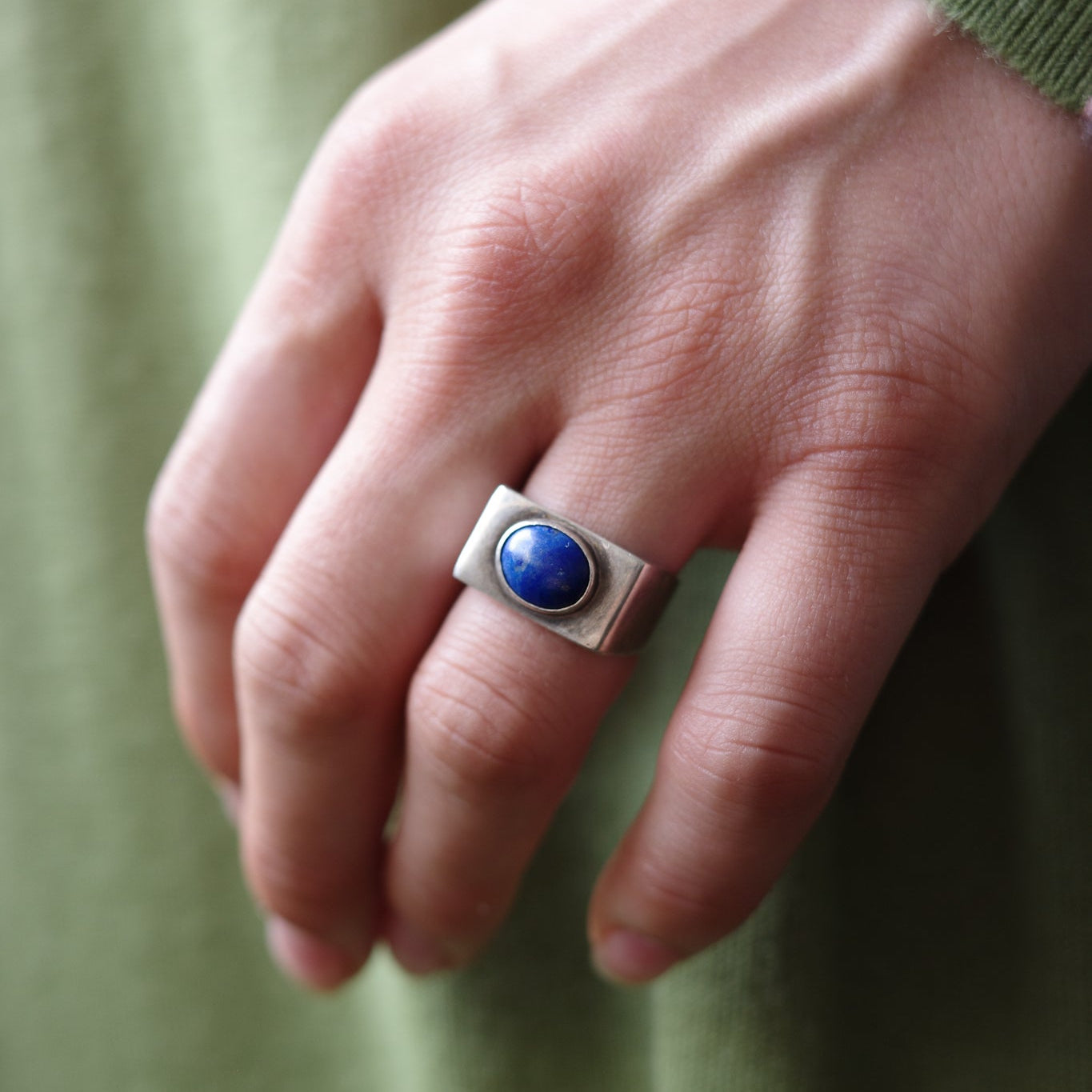 Sharp rectangle band ring