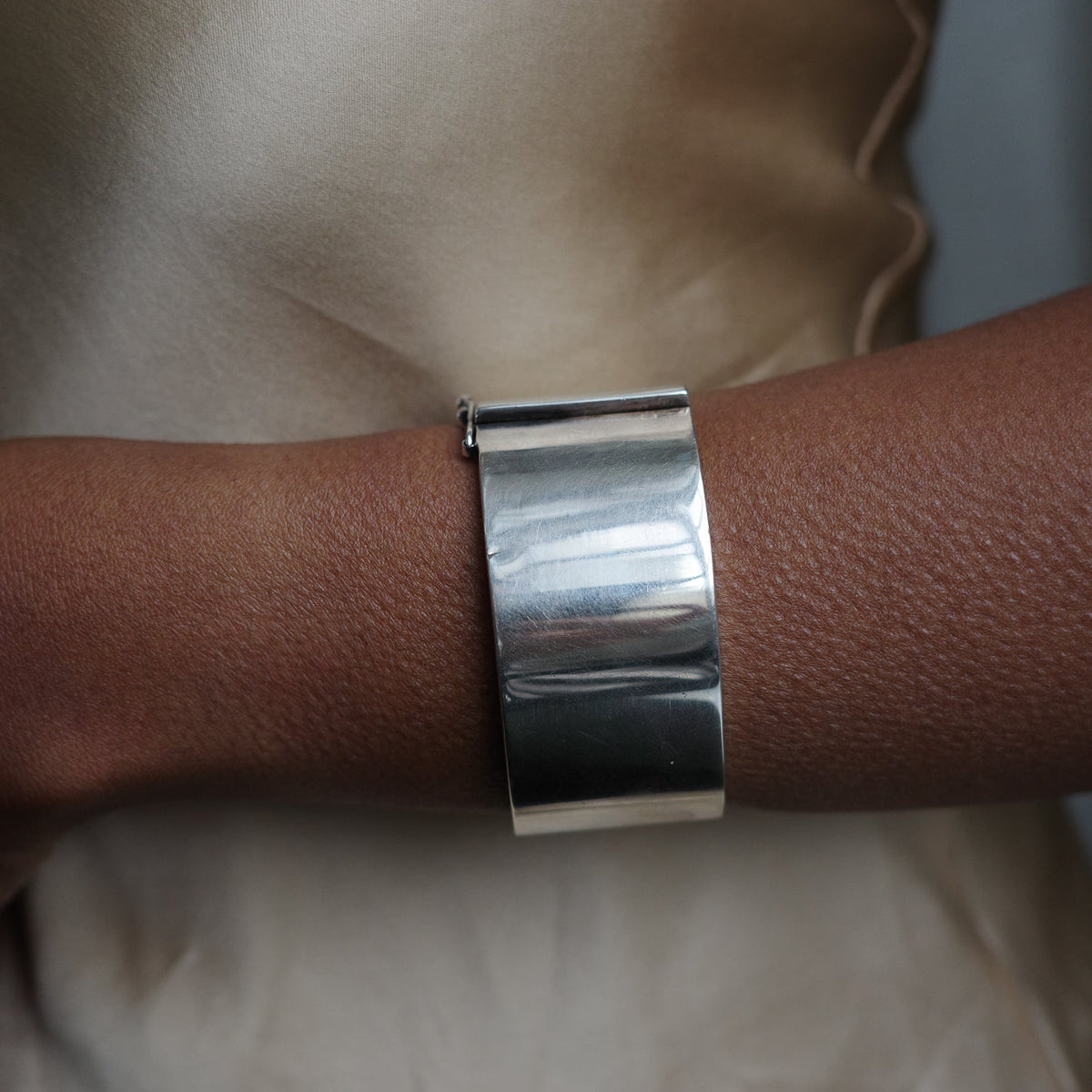 Wide silver bangle