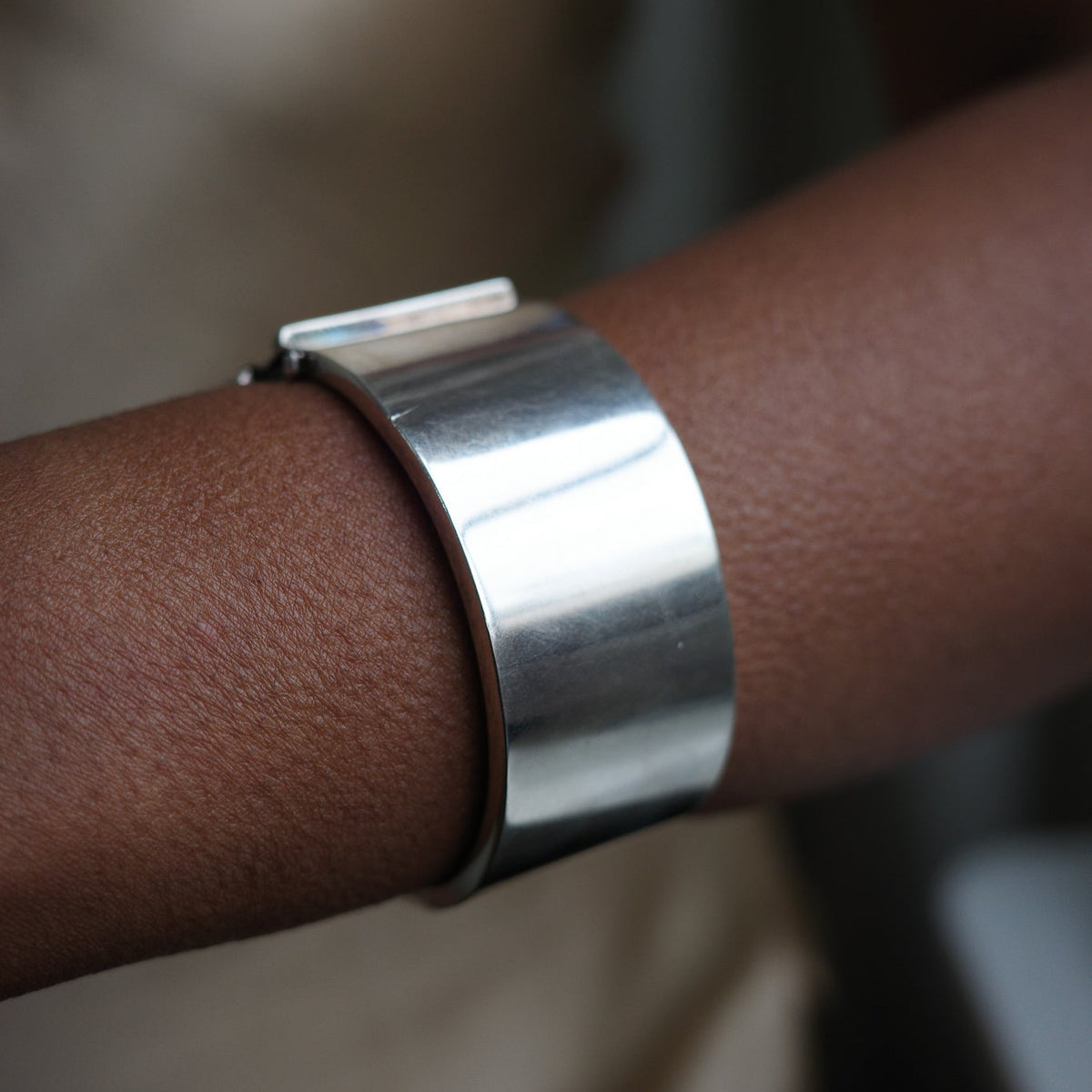Wide silver bangle