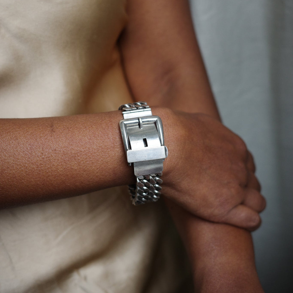 Belt buckle curb chain bracelet