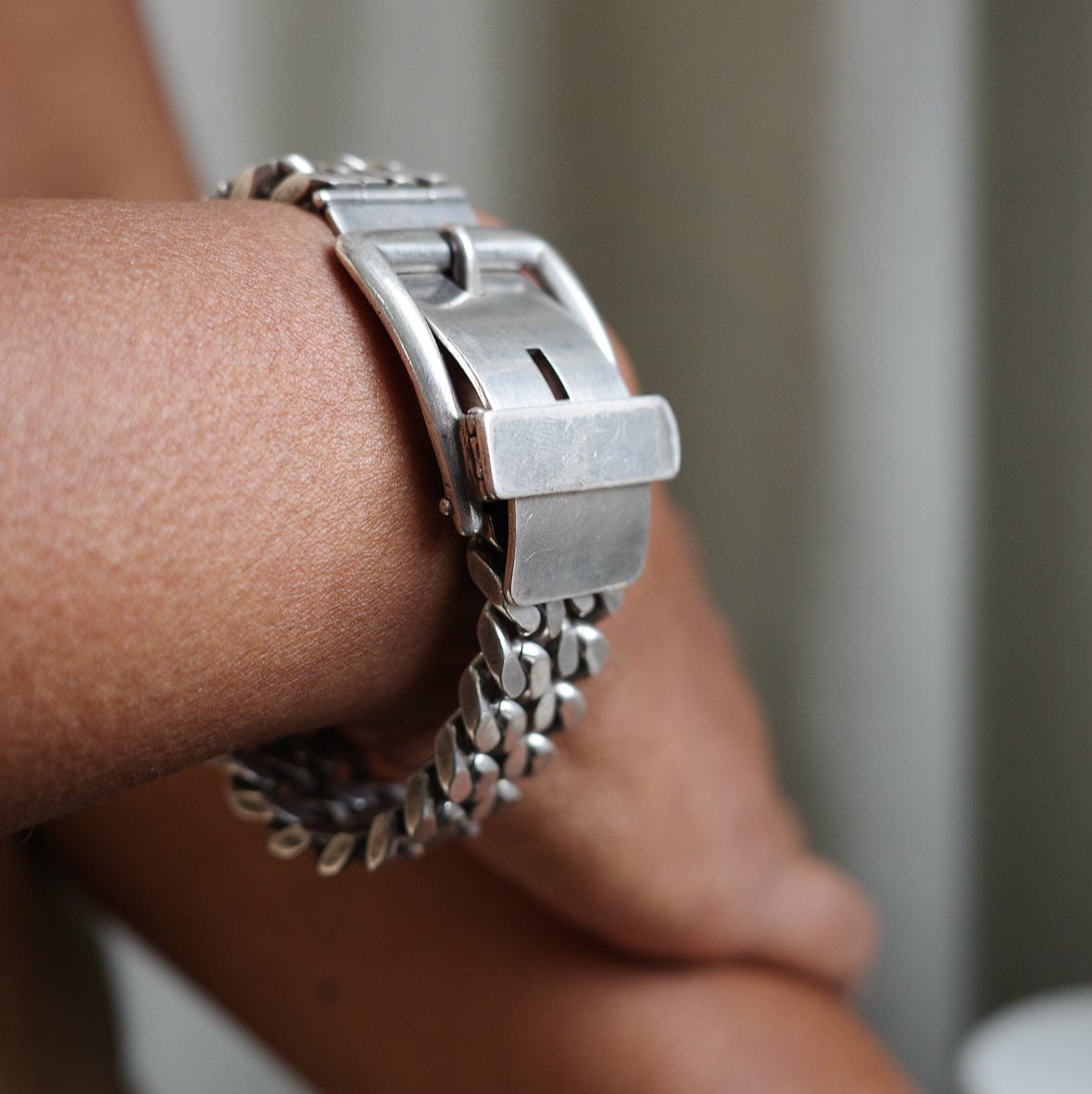 Belt buckle curb chain bracelet