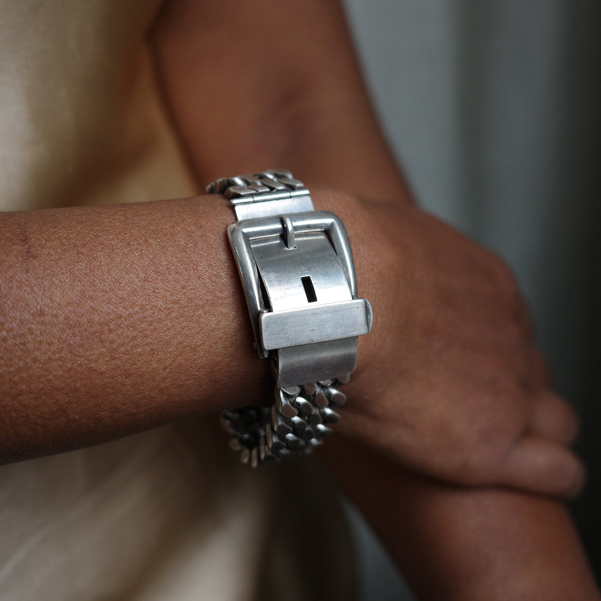 Belt buckle curb chain bracelet