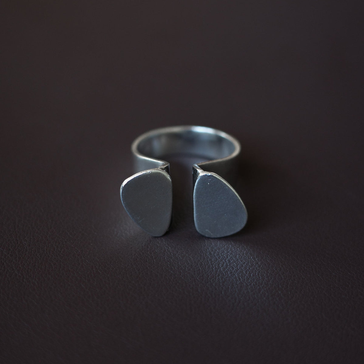 Split pebble ring