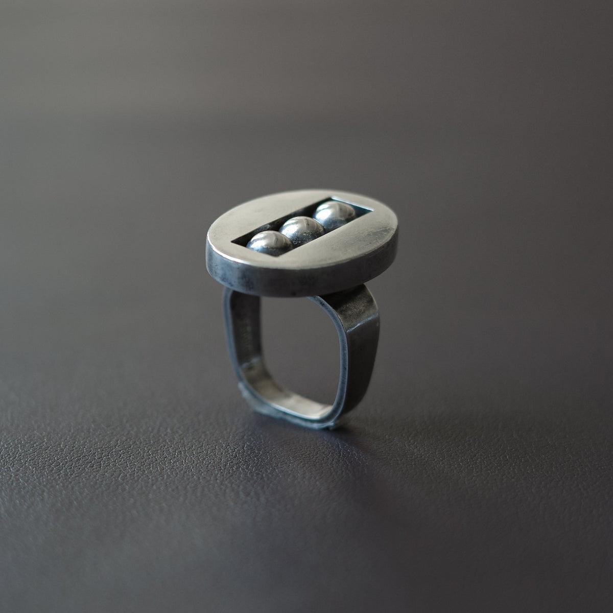 Brutalist oval ring