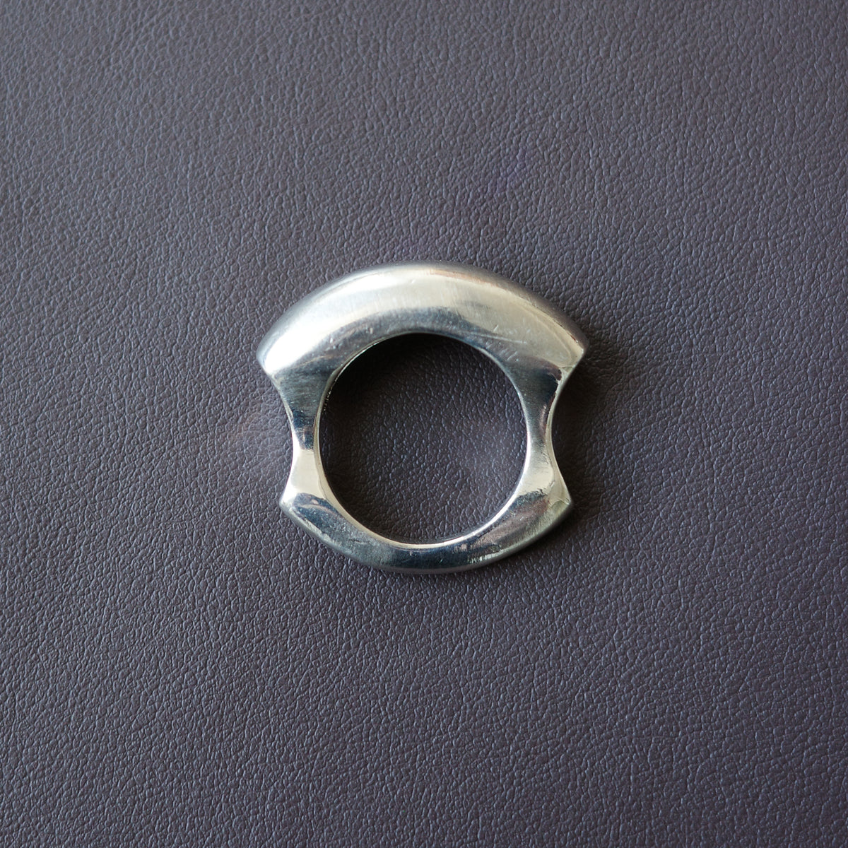 Modernist soft pinch ring
