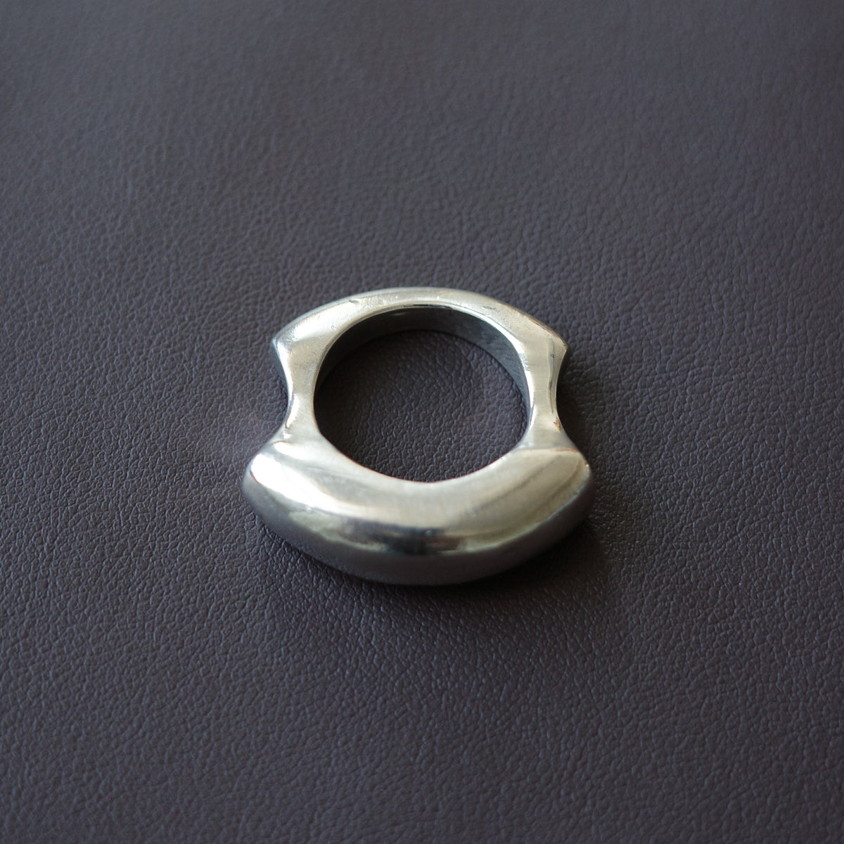 Modernist soft pinch ring