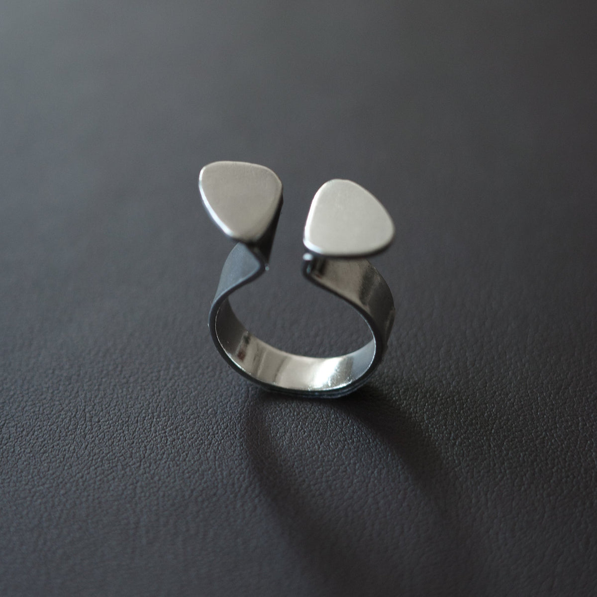 Split pebble ring