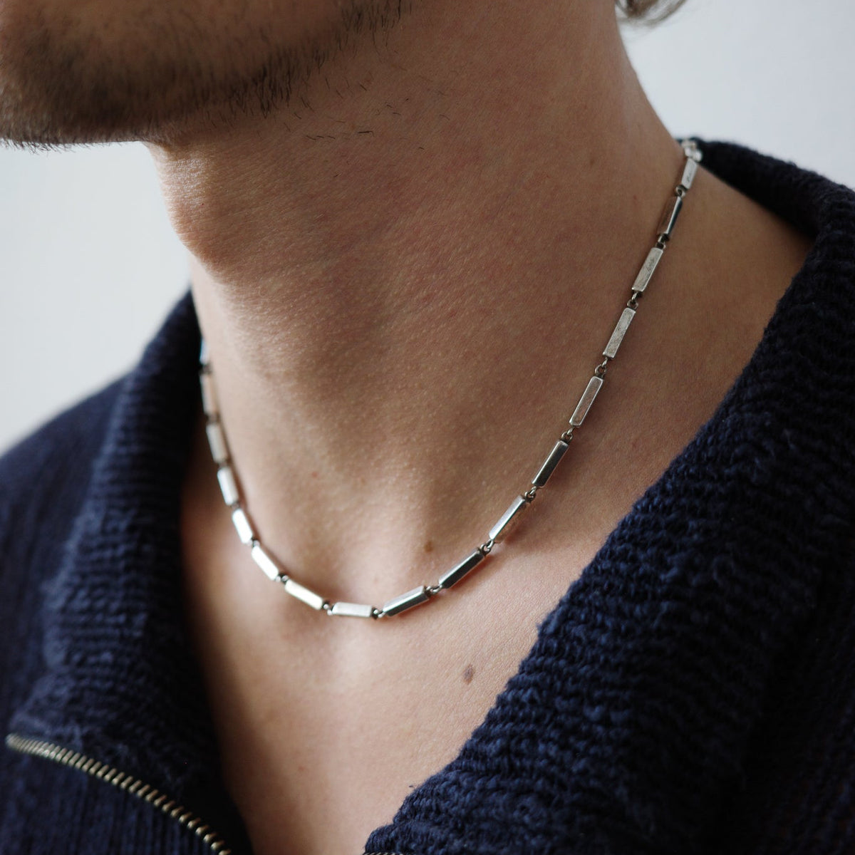 Solid cube link chain