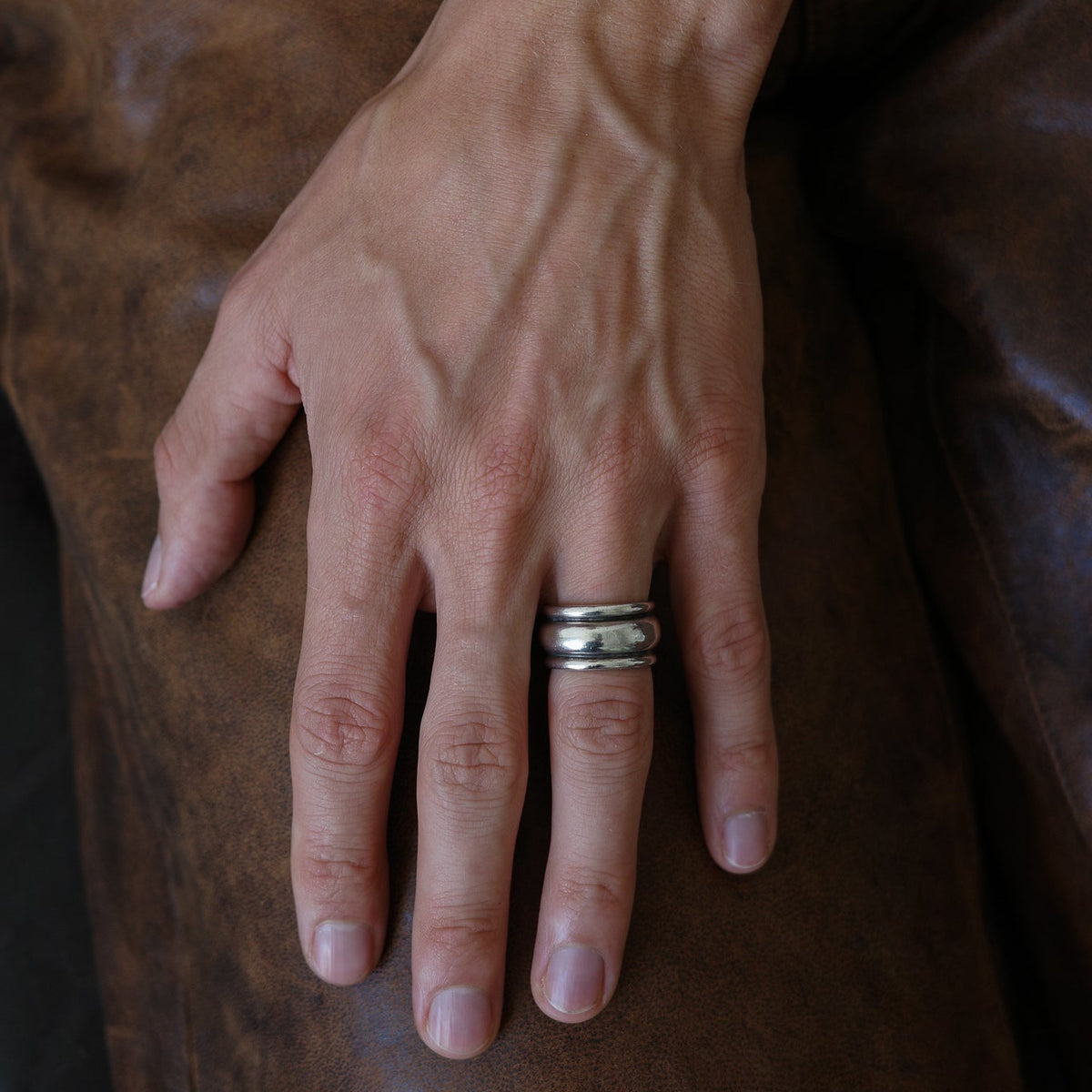 Simple band ring