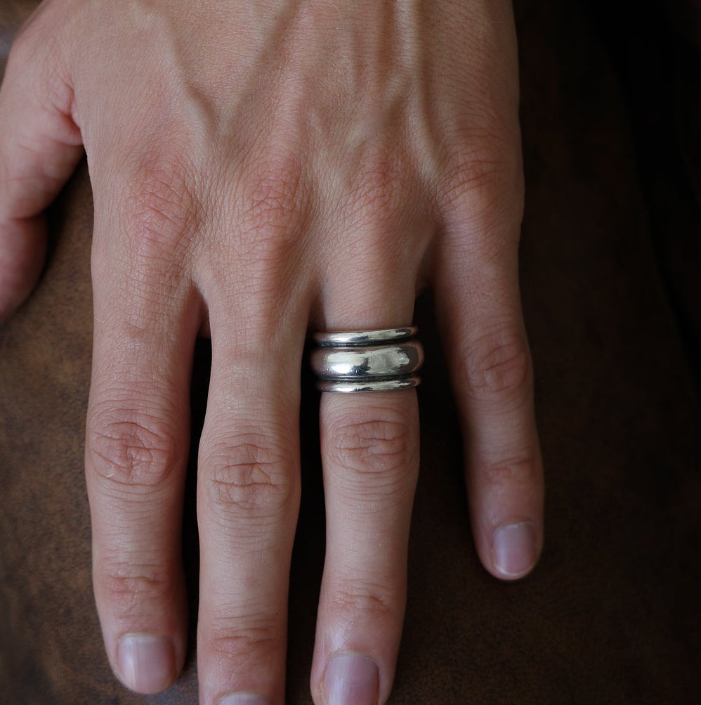 Simple band ring