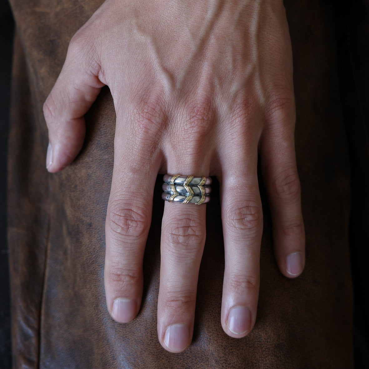 Gorgeous gold band ring