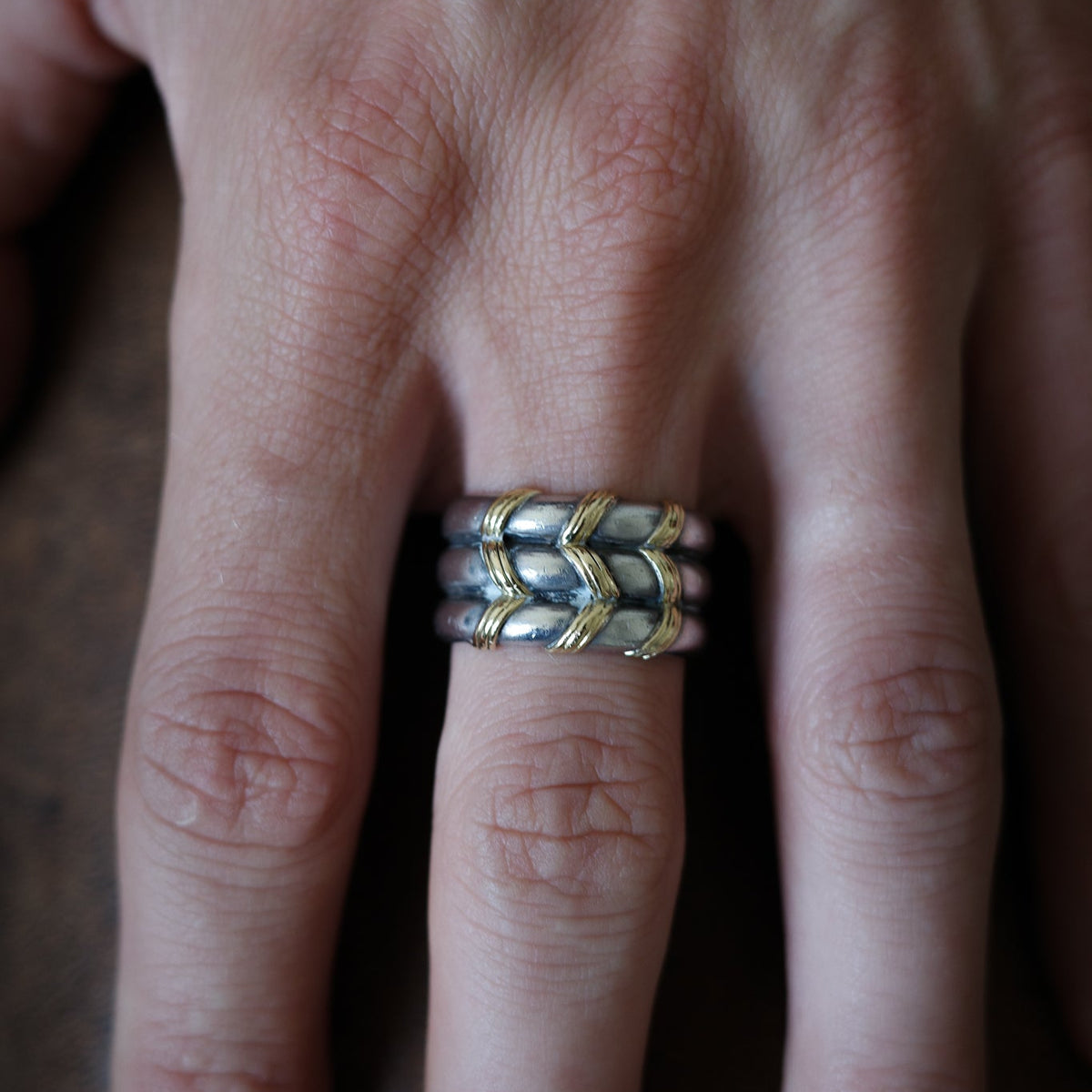 Gorgeous gold band ring