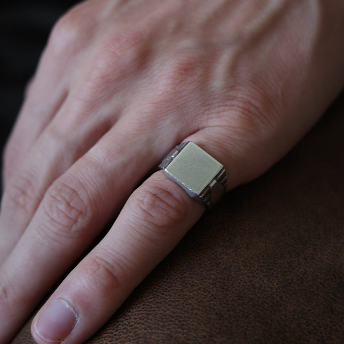 Geometric signet ring